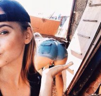 Зачем такую хорошую "бабушку" выбрасывать? её еще драть и драть.