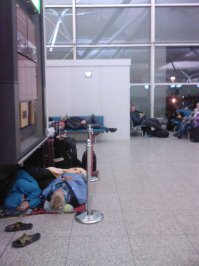 жал што на В аиропорте Лондон Stansted нет таких кровать  там фсие спат на полу.