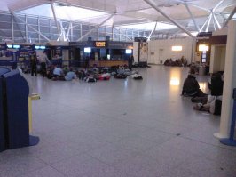 жал што на В аиропорте Лондон Stansted нет таких кровать  там фсие спат на полу.