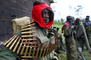 Девушки в костюмах красной шапочки