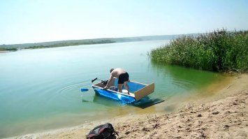 ... лодки из прозрачного монолитного поликарбоната делают сейчас методом формования, а не с помощью заклепок  ... наши даже из сотового поликарбоната делают