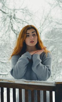 Ай-я-яй девчонка !Где взяла такие брови?