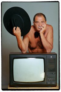 к необычной Людмилы Гурченко (она очень простая, домашняя, на мой взгляд, на этом фото, потому и необычное), можно добавить его же фото необычного Ильи Олейникова (сами догадайтесь ;))