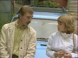 Помню её в "Следствие ведут Знатоки". В серии "Полуденный вор". Первое фото как раз оттуда. Отличная актриса!