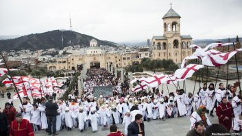 Рожденственское шествие-АЛИЛО.сбор подарков для детдомов и неимущих .Тбилиси
