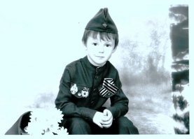 Вот как моего сорванца уговорили сделать такое серьезное лицо для меня загадка!