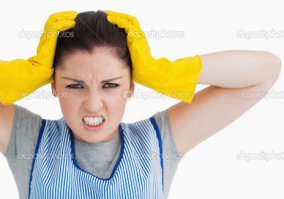 Согнутый стол с городским 3D-ландшафтом