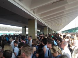 Чудесные архитектурные изыски станции метро выхино поражают взгляд туристов :)