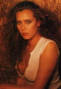 Дааа... Это был тот ещё стресс. Ещё жалко было Титти, когда её в окно...