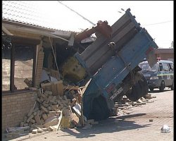 Несколько лет назад в Харькове, на спуске у грузовика отказали тормоза и он врезался в кафе, где к счастью никто не пострадал, водитель тоже жив.

После этого случая, там поставили очень прочные отбойники.