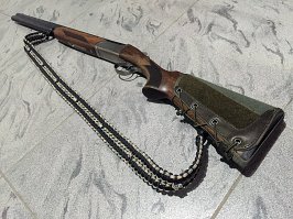 Мне тут один показал, браслет из паракорда, так я за 3 часа ремень на ружьё сплёл с бусинами)))