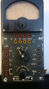 В этом тестере, родные элементы питания до сих пор подают признаки жизни. Иногда использую его для "прозвона". Коля Василеску не знал ресурсов советской оборонной промышленности!)))