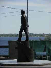 Памятник Гагарину. Саратов.