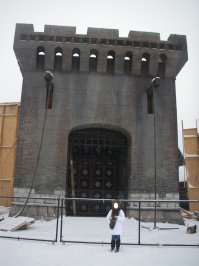 Главное при штурме крепости - не стоять на пути тарана!