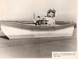 Ну хз, обычные шнеки. Больше интересен Walter Twin Dozer 62 года. Ширина лопаты 9,5 метров