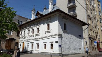 Не такой уж и старый дом, "всего-то" XVII век, но мне нравится: