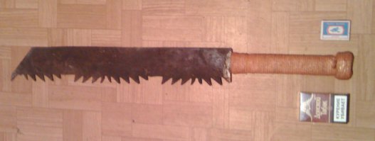 Вот это обмотка (на фото ниже), ручка под две руки тоже из веревки пропитанной герметиком смешанным с цементом! 
Этот ножик называется романтично - "Спокойной ночи малыши".
Сделал мой сосед, бывший офицер ГРУ...
Как он доделает до конца этот ножичек я сфотаю и выложу отдельным топом (он дал добро).