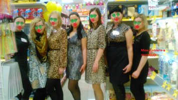 Смотря что с чем носить и конечно подбирать под случай. На счет леопарда, неудачный пример, у меня и моих коллег есть леопардовые платья, ткань шифон, легкие и симпатичные, длина умеренная, не вульгарно.
Джинсовые комбезы тоже разные есть, есть как у маляра, есть по фигурке, смотря кому как идет и от особенностей фигуры. Высокие талии тоже идут далеко не всем, особенно если у тебя попа плоская, у кого попки кругленькие и талия на месте тем всё идет. Смотря что с чем сочетать и конечно учитывать время и место.