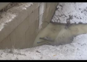 Зато в канаву не свалился!