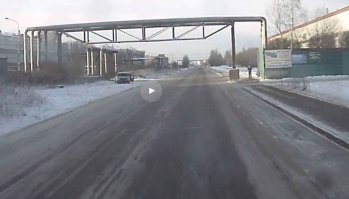 ...учитывая при этом интенсивность движения. При возникновении опасности для движения, которую водитель в состоянии обнаружить... 
Молодец, отмазал камазик.