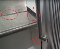 А Вы правы, после вашего комментария присмотрелся к видео внимательнее. 
Обнаружил: 
1. На пороге что-то похожее на петлю
2. На плитке следы задиров от сработки (проверки)
3. Зазор в проеме перед порогом не позволит перерубить до сработки блокировки