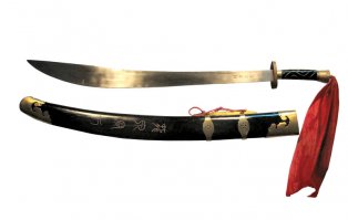 Собственный опус в доказательство выдвинул. :) А ничего, что ты там сам себе противоречишь? Китайский шоудао у тебя назван мечом, но он имеет изогнутый клинок и елмань. Всё, что на фото ты отнёс к мечам. Но не ты ли только что усирался, что елмань - прям таки неотьемлимый признак сабли, и что катана меч именно потому, что елмани у нее нет. А если елмань - то это сабля без вариантов. Что то ты друг запутался совсем. :)