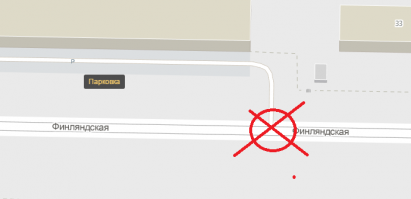 Да ладно... там парковка... какая ещё дорога.
По правилам там вообще тогда нужен был быть знах "односторонний перекрёсток" или "дай дорогу", в любой конфигурации... там на всей улице схалявили.