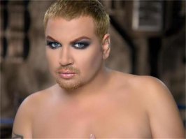 Автор, знаешь кто это такой? Это Васил Боянов. Не-не, не то, о чем ты подумал - он бисексуал... Да и вообще, фамилия у него от слова "БОЯН"