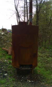 Мы вот такую юзаем третий год, объем 2 куба! Внутри можно запечь кабана, лосика или мешков пять картохи.
Называем ее - "Печка Гуливерочка"