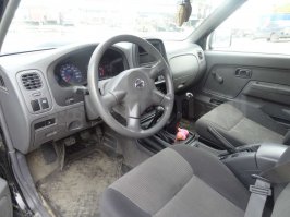 Забытый? Как можно забыть прилипший электрод? Его обычно держаком и отламывают, просто всем по><уй. 
Такой автомобиль стоит почти 600 т.р.
Я не очень люблю сравнения, когда говорят: "Да на эти деньги вместо Весты/Калины/Гранты можно купить Мерседеса/Тойоту", но в данном случае например за Ииссан НП300 с фотографии (2010 год 100т. км), просят те-же самые 600 т.р.