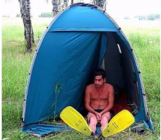 что я тут делаю? почему палатка? где речка?