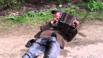 19 фотографий о том, что пьяный человек способен совершать странные и необъяснимые вещи