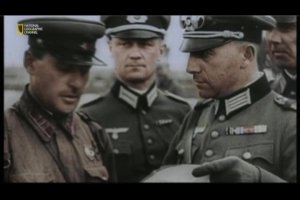 А вот не коллаж, а кадр из документалки: Русские солдаты братаются с немецкими (39 год, если не ошибаюсь, не спрашивайте, а почему цветная... Немцы уже тогда на цветную пленку снимали. Или раскрашеная. Или постановка)