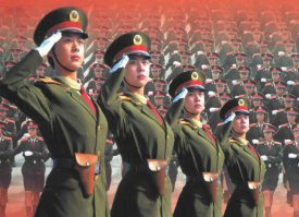 На плакате 1-а, максимум 2-е девушки в форме, или мне китайцы опять на одно лицо кажутся...?