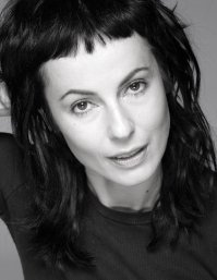 Что то в ней порочное проглядывает.