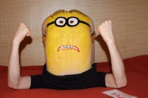 Художница использует боди-арт для создания невероятных оптических иллюзий