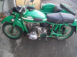 А у меня такой был, покупали старшему брату в 84ом, год он и ездил, добивал я!!! Минус: одна труба, Большой плюс: 32ые карбики!!! Сказка!!!