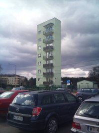 А справа гараж такого же цвета на семь машин.