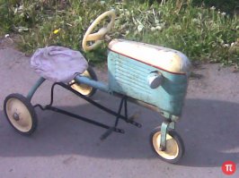 У меня такой был. Руль быстро развалился, пришлось колесо от коляски ставить. Фары от ударов и морда погнуты были.