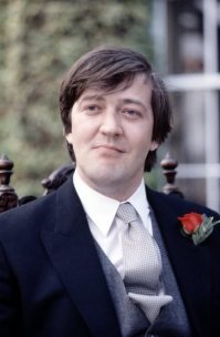 Жених  на Стивена Фрая похож)))