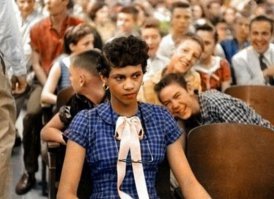 В 1963 году смеялись и издевались над негритянской . Не верю !!!! Смотрел "Омерзительную восьмёрку", там все белые очень уважительно относились к афро-американцу,несмотря на то,что он пачками убивал "бледнолицых"