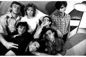 здесь помимо прочих известных рокеров одна из немногих женщин - Настя. не знаю, правда, насколько она была популярна за пределами урала, но в брат-1 попала :)