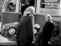 мужики еле несут

Зато бабуля налегке