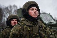 Молодцы ребята! А давно ли от армии косили и бегали?
Пыс.пыс.: Вы уж извините, но этот парень на заднем плане, напомнил другого.