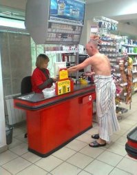 И что здесь чисто Российского..? Автор, посмотри фотоподборки "Посетители амерских супермаркетов" - там ещё не такое увидишь.