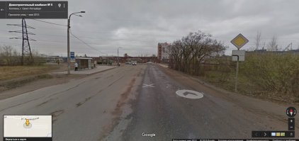 Вот знак при повороте на ул. Финлядская, на которой и произошло ДТП...