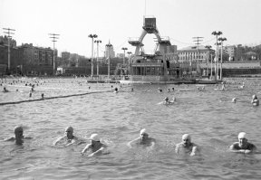 ... херня это все!!!! 
То ли дело мы - снесли храм Христа спасителя и построили на его месте бассейн Москва 
Вот масштаб!!!!!!