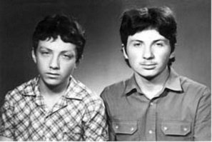 Глеб Самойлов (слева) с детства употребляет что ле?