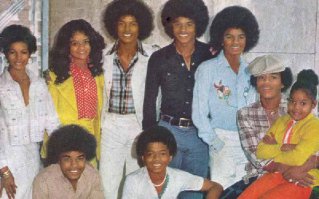 10 знаменитостей, у которых есть красивые сёстры или братья