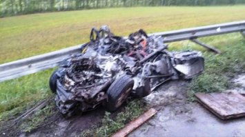 если это низ, и машина передом к нам лежит, то резина задом наперед поставлена